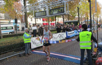 Huub Maas maakt ambitie waar en wint Van Oers Marathon Brabant